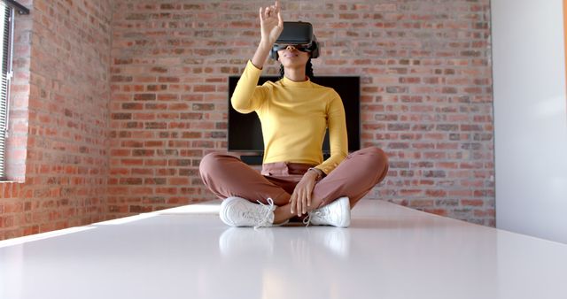 Woman Using VR Headset Sitting on Table in Modern Office - Download Free Stock Images Pikwizard.com