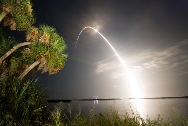 Heads toward Earth orbit viewed from Banana River, suitable for educational materials on space exploration, blog posts about NASA and space missions, documentaries on space programs, or articles related to noteworthy moments in space history.