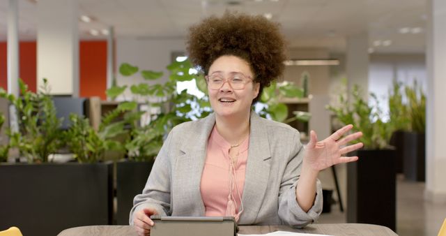 Confident Businesswoman Conducting Online Meeting in Modern Office - Download Free Stock Images Pikwizard.com