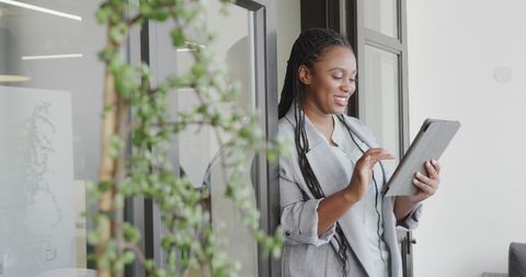 African American Businesswoman Engaged with Tablet in Modern Office - Download Free Stock Images Pikwizard.com