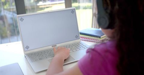 Student Engaging in Online Learning with Personalized Focus