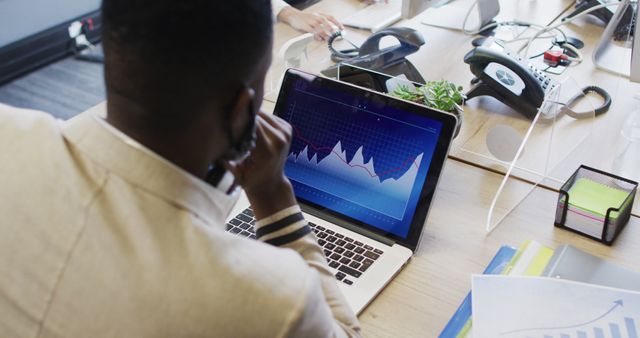 Business Professional Analyzing Growth Charts on Laptop in Modern Office - Download Free Stock Images Pikwizard.com