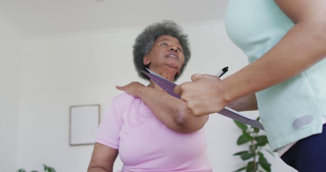 Senior Woman Consulting with Nurse about Shoulder Pain at Home - Download Free Stock Images Pikwizard.com