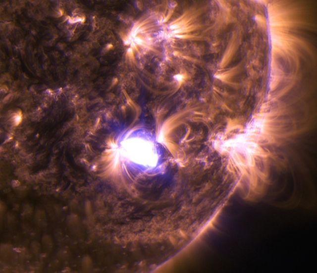 The sun emitted a mid-level solar flare on Dec. 4, 2014, an M6.1-class, seen as the flash of light in the lower right of this image from NASA's Solar Dynamics Observatory. The image blends two wavelengths of extreme ultraviolet light – 131 and 171 Angstroms – which are typically colored in teal and gold, respectively.  Read more: <a href="http://1.usa.gov/121n7PP" rel="nofollow">1.usa.gov/121n7PP</a>  Image Credit: NASA/SDO  <b><a href="http://www.nasa.gov/audience/formedia/features/MP_Photo_Guidelines.html" rel="nofollow">NASA image use policy.</a></b>  <b><a href="http://www.nasa.gov/centers/goddard/home/index.html" rel="nofollow">NASA Goddard Space Flight Center</a></b> enables NASA’s mission through four scientific endeavors: Earth Science, Heliophysics, Solar System Exploration, and Astrophysics. Goddard plays a leading role in NASA’s accomplishments by contributing compelling scientific knowledge to advance the Agency’s mission. <b>Follow us on <a href="http://twitter.com/NASAGoddardPix" rel="nofollow">Twitter</a></b> <b>Like us on <a href="http://www.facebook.com/pages/Greenbelt-MD/NASA-Goddard/395013845897?ref=tsd" rel="nofollow">Facebook</a></b> <b>Find us on <a href="http://instagram.com/nasagoddard?vm=grid" rel="nofollow">Instagram</a></b>