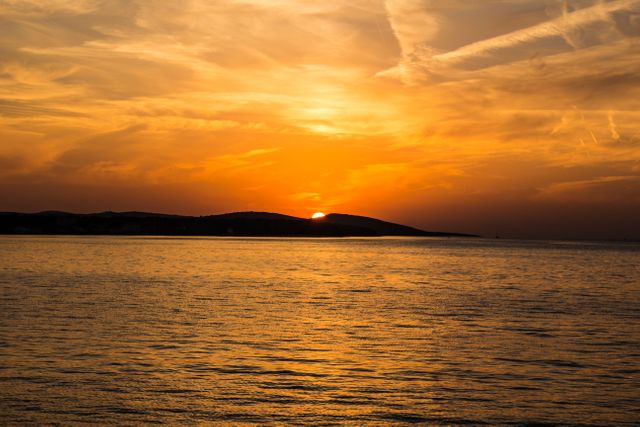 Golden Sunset Over Serene Ocean Horizon - Download Free Stock Photos Pikwizard.com