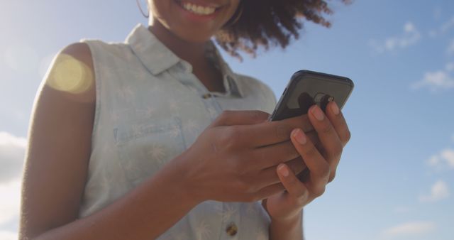 Smiling African American Woman Texting on Smartphone Outdoors - Download Free Stock Images Pikwizard.com