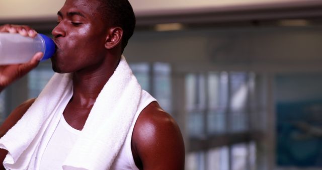 Athletic Man Hydrating with Water Bottle During Workout in Gym - Download Free Stock Images Pikwizard.com