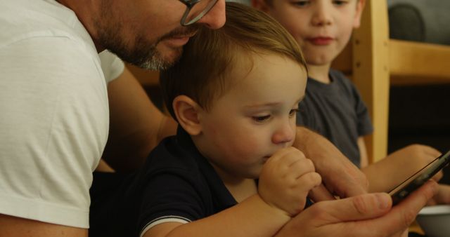 Father Spending Quality Time with Young Children Using Tablet - Download Free Stock Images Pikwizard.com