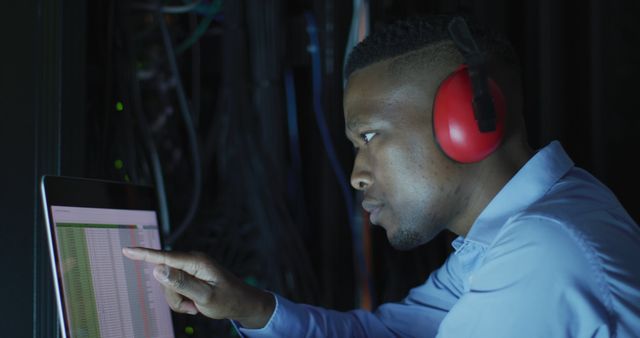 IT Specialist Analyzing Data on Computer Screen in Server Room - Download Free Stock Photos Pikwizard.com