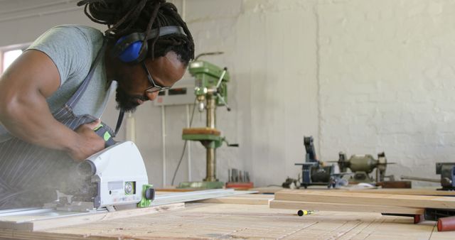 Focused Woodworker Using Circular Saw in Woodshop - Download Free Stock Images Pikwizard.com