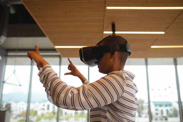 African American Businesswoman Using Virtual Reality Headset in Modern Office - Download Free Stock Photos Pikwizard.com