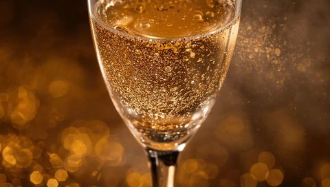 Golden Champagne Bubbles in Crystal Flute with Warm Bokeh Lighting for Luxury Celebration