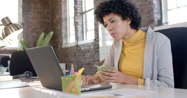 Young Woman Eating Salad While Working on Laptop in Office - Download Free Stock Images Pikwizard.com