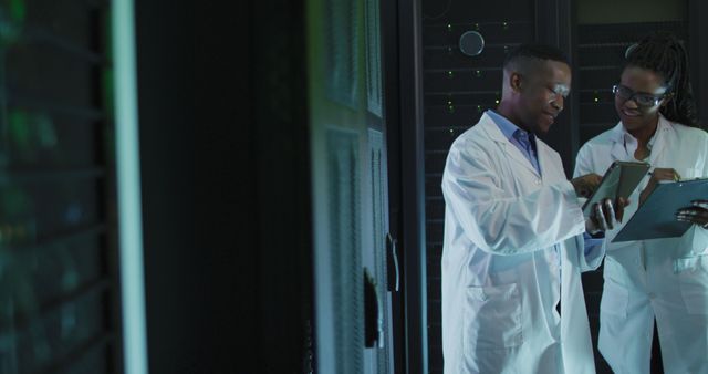 African American Scientists Collaborating in High-Tech Laboratory - Download Free Stock Images Pikwizard.com