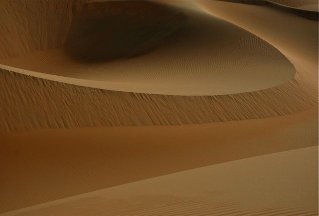 Rolling Sand Dunes in Desert Landscape - Download Free Stock Photos Pikwizard.com
