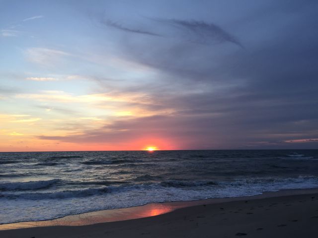 Mesmerizing Sunset Over Calm Ocean Waves at Dusk - Download Free Stock Photos Pikwizard.com