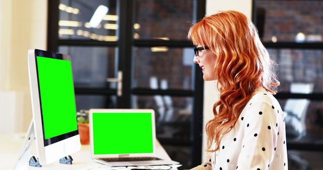 Young Professional Woman Working on Computer with Green Screen - Download Free Stock Images Pikwizard.com