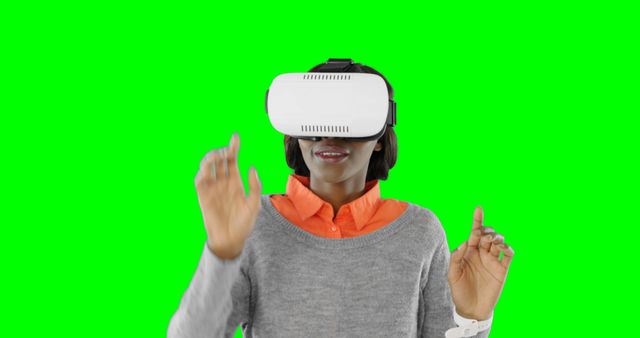 Woman Using Virtual Reality Headset on Green Screen Background - Download Free Stock Images Pikwizard.com