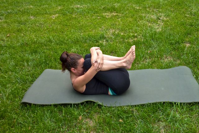 Woman Practicing Yoga Pose on Green Mat Outdoors - Download Free Stock Photos Pikwizard.com