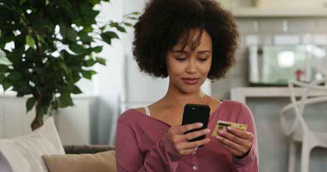 Young Woman Using Smartphone for Online Shopping with Credit Card - Download Free Stock Images Pikwizard.com