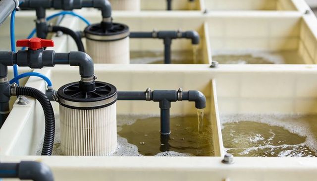Pleated cartridge filter releasing aerated water in recirculation basins with pvc piping