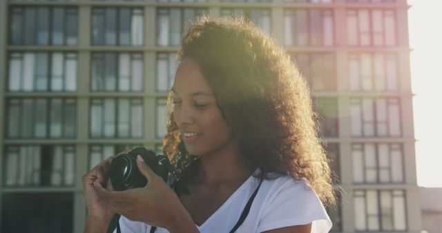 Young Woman Photographer Adjusting Camera Settings Outdoors - Download Free Stock Images Pikwizard.com