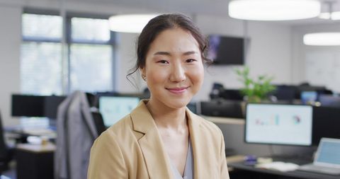 Confident Businesswoman in Modern Office Siimng
