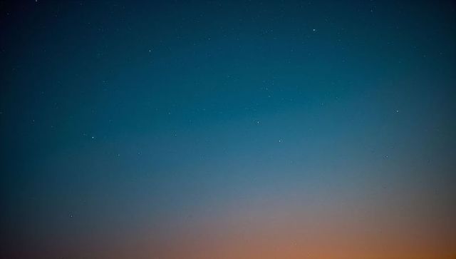 Tranquil Twilight Sky with Soft Stars Over Dusk Horizon