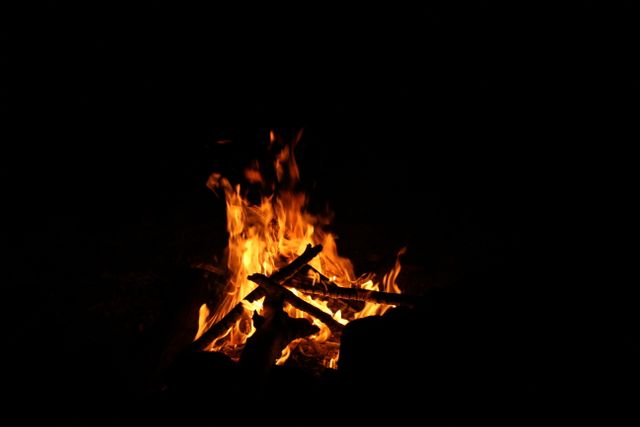 Firewood fire night flames - Download Free Stock Photos Pikwizard.com
