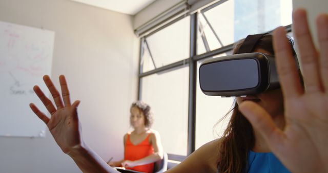 Young Businesswoman Exploring Virtual Reality Technology in Modern Office - Download Free Stock Images Pikwizard.com