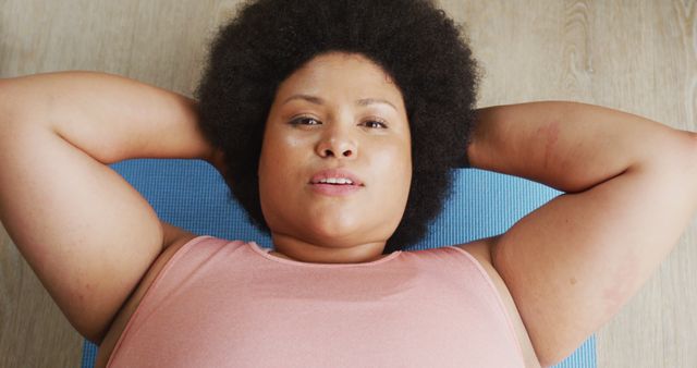 Young African American Woman Exercising with Abdominal Crunches - Download Free Stock Images Pikwizard.com