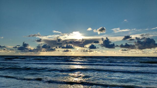 Serene Ocean Waves Under Twilight Sky - Download Free Stock Photos Pikwizard.com